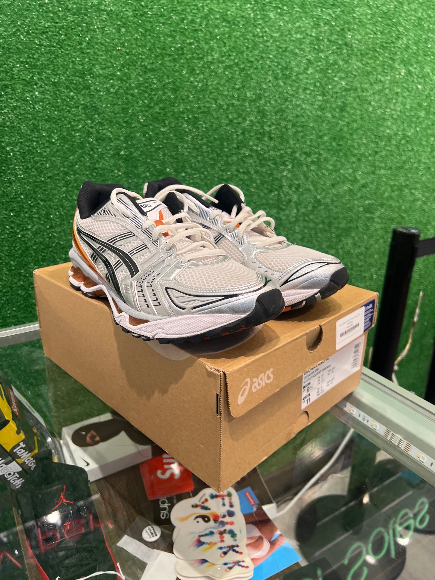 ASICS gel kayano 14 white  piquant orange (USED)