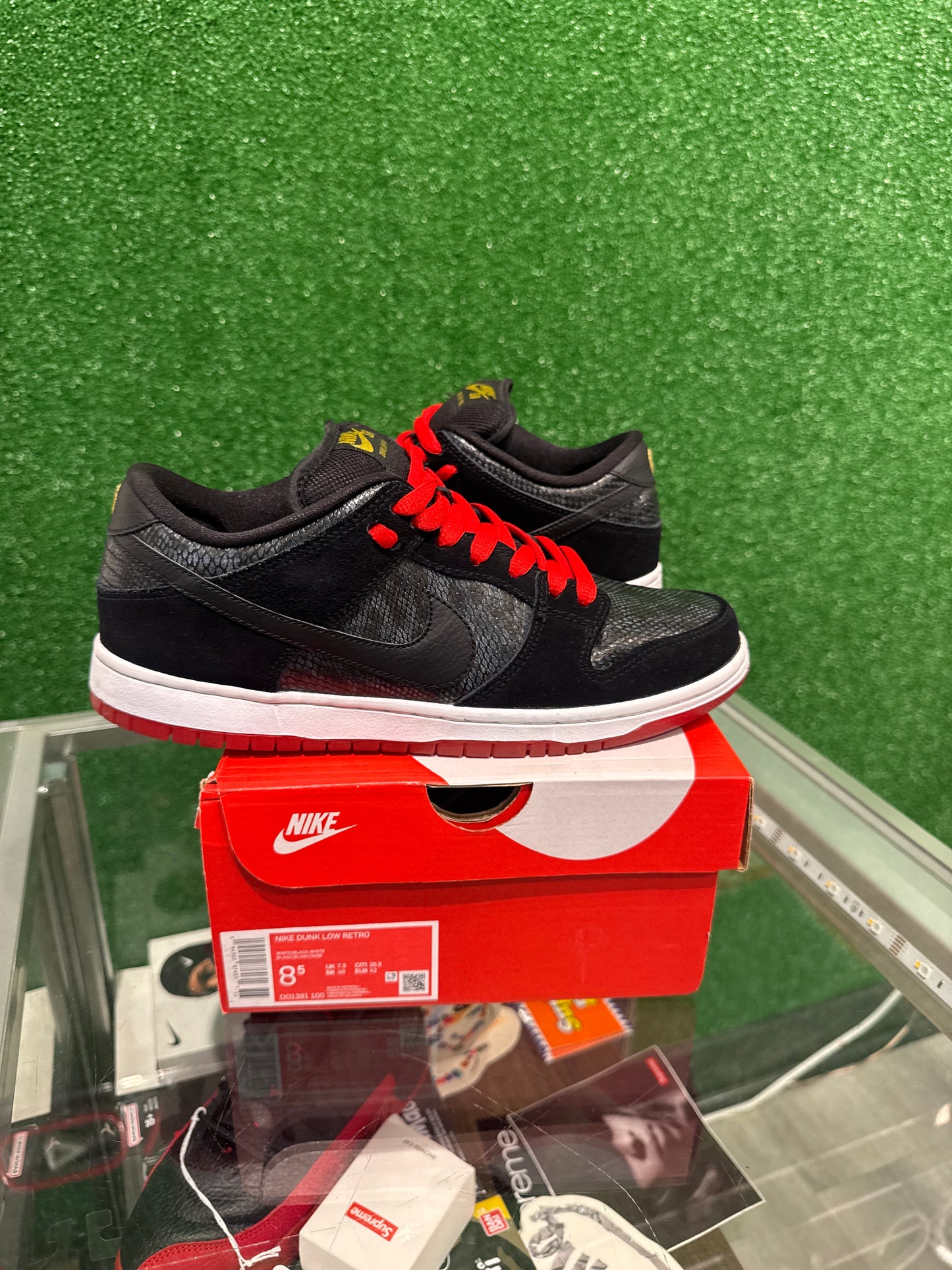 Nike sb dunk low snake eyes (USED)