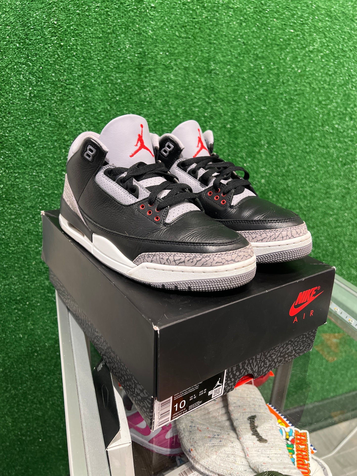 Air Jordan 3 black cement. (USED)