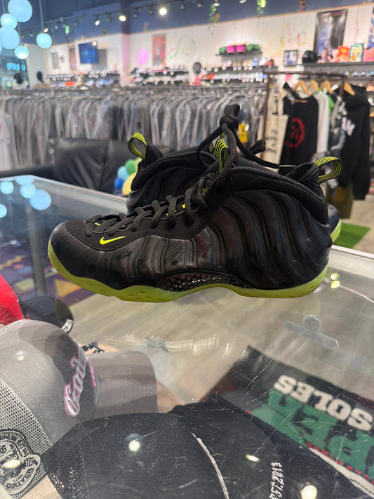 Nike Air Foamposite One Black Volt (USED)