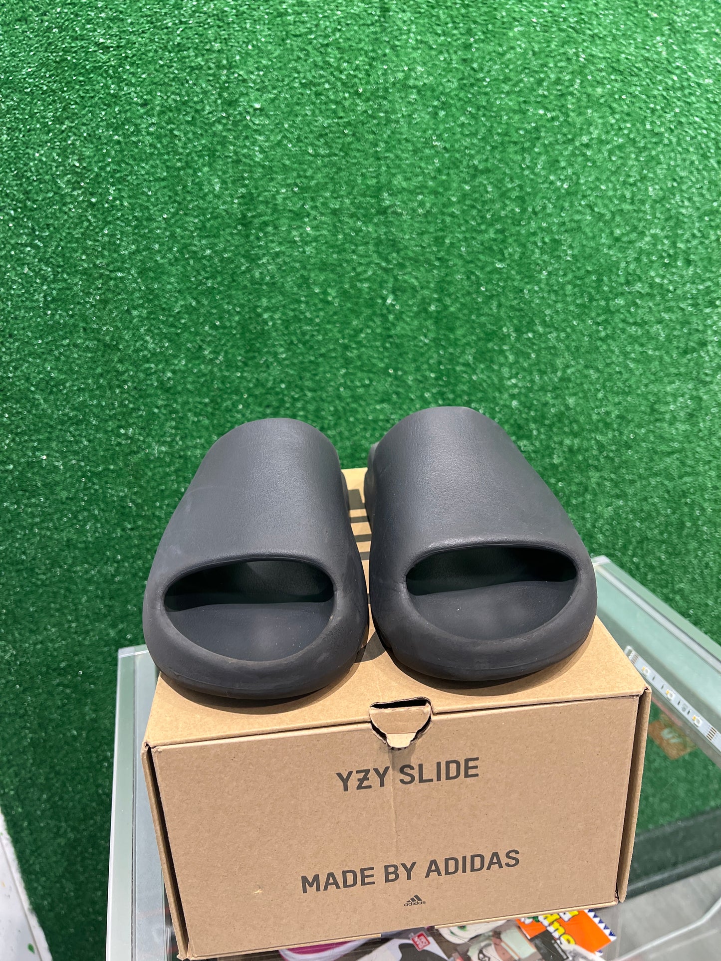 Yeezy Slide Onyx (USED)