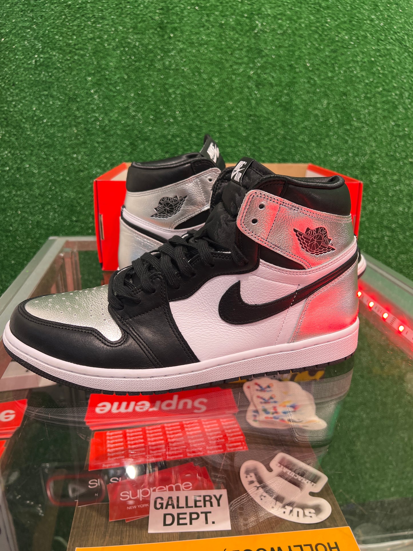 Air Jordan 1 Silver Toe (USED)