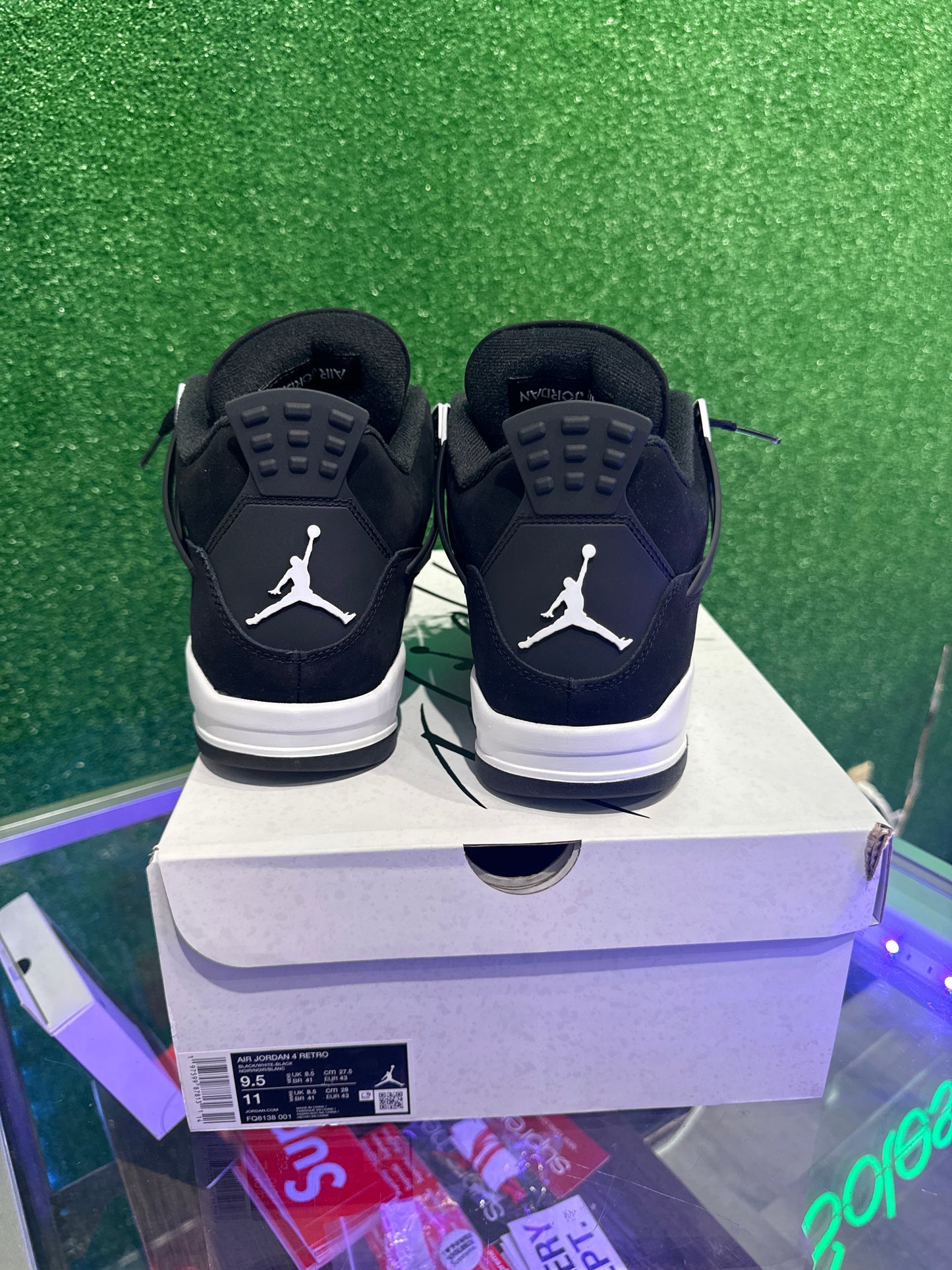 Air Jordan 4 White Thunder (USED)