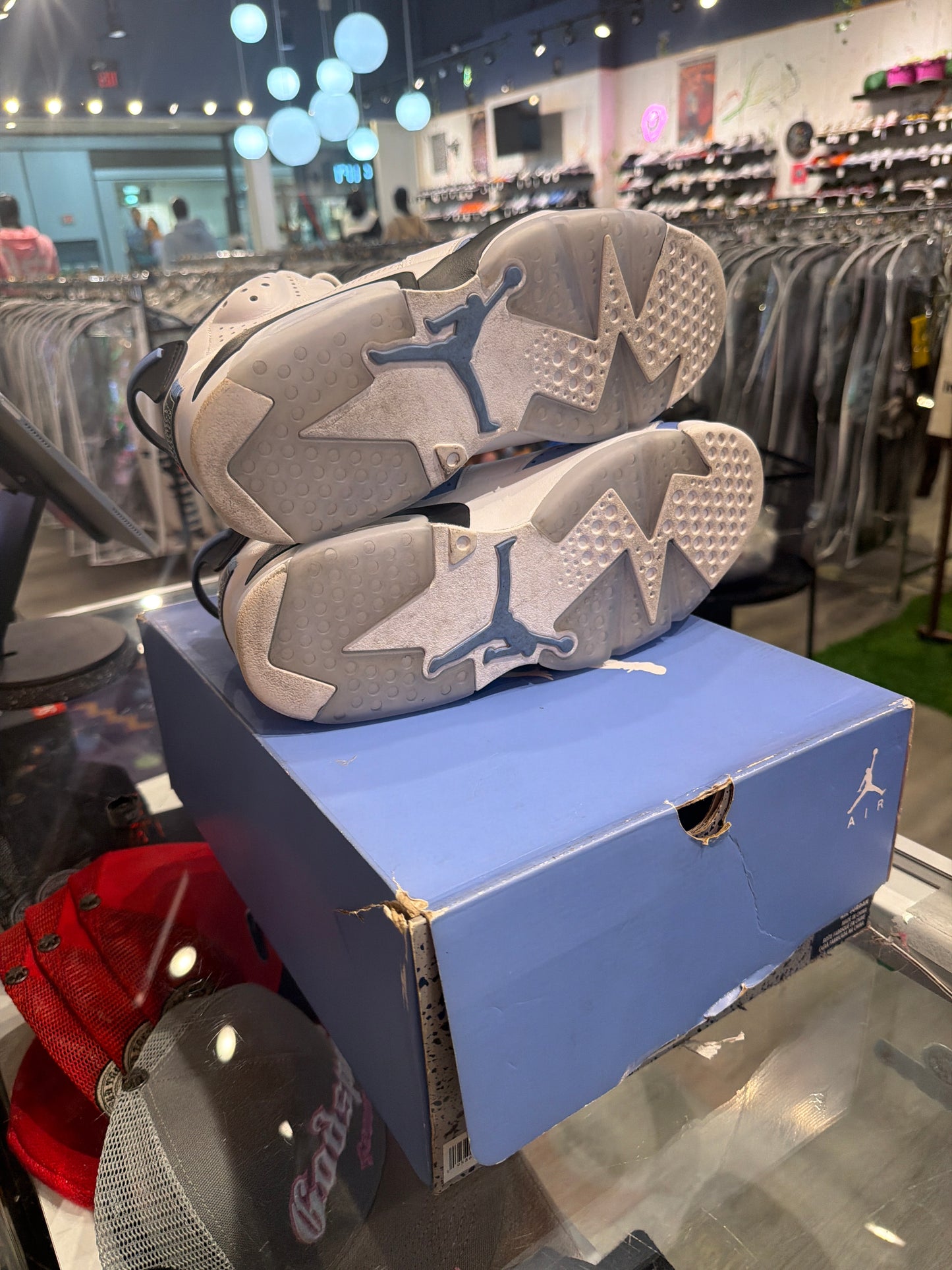 Air Jordan 6 UNC (USED)