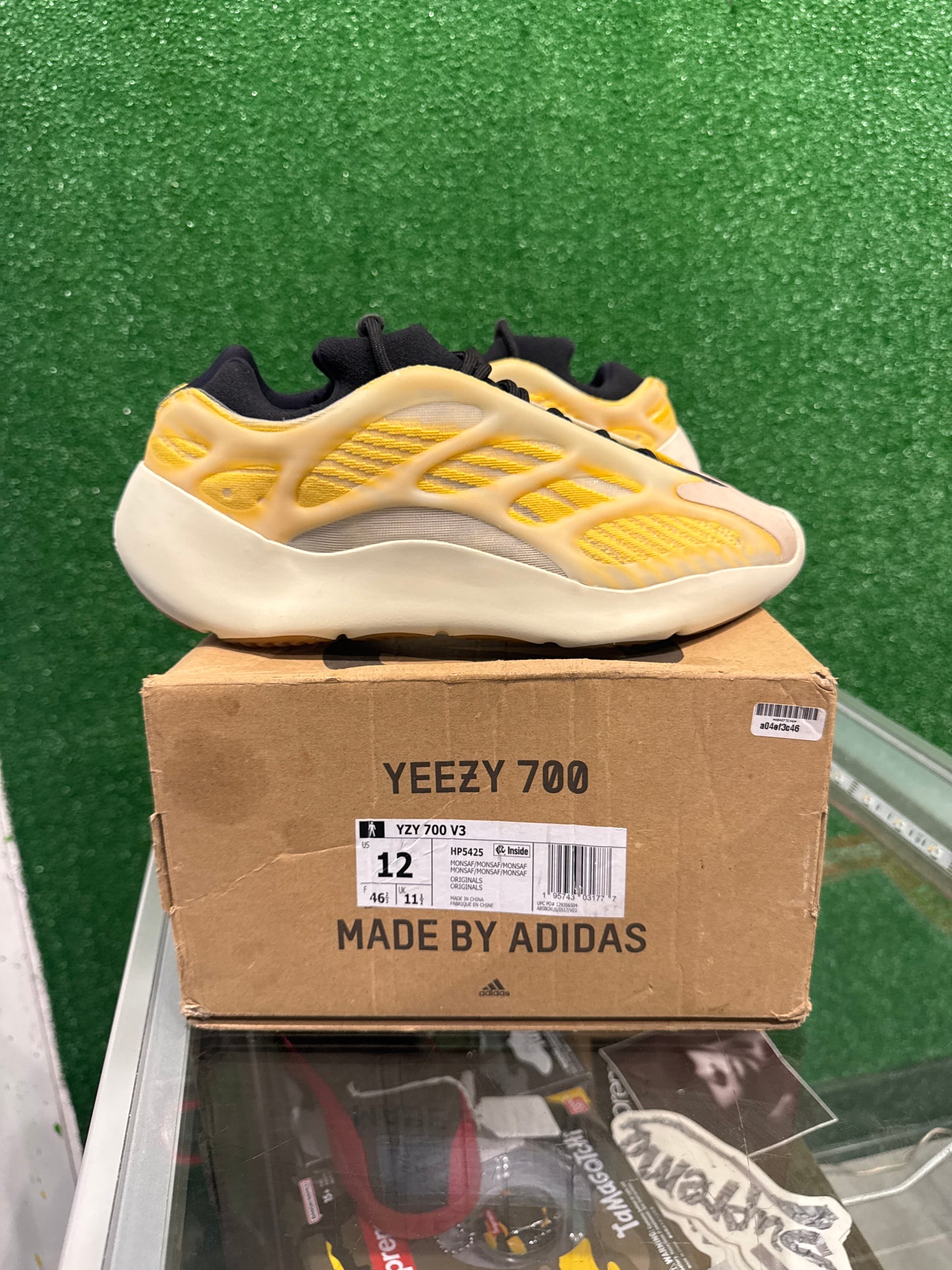 Yeezy 700 V3  mono Safflower (USED)