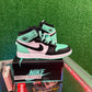 Air Jordan 1 green glow (GS) (USED)