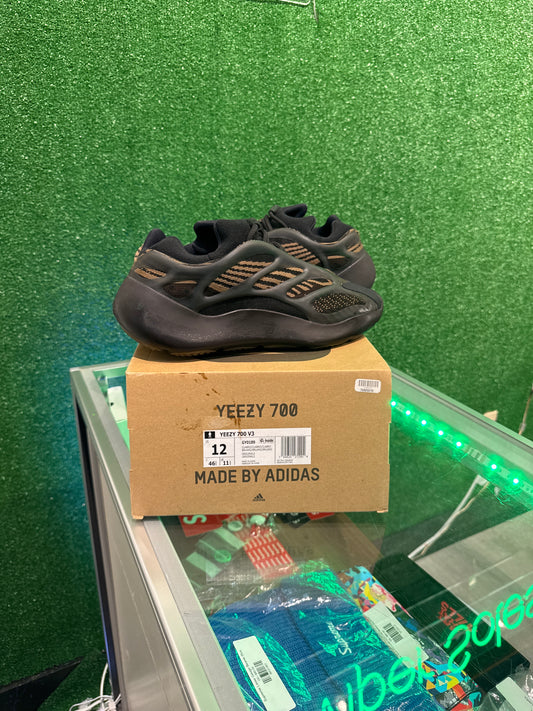 Yeezy 700 V3 Clay Brown (USED)