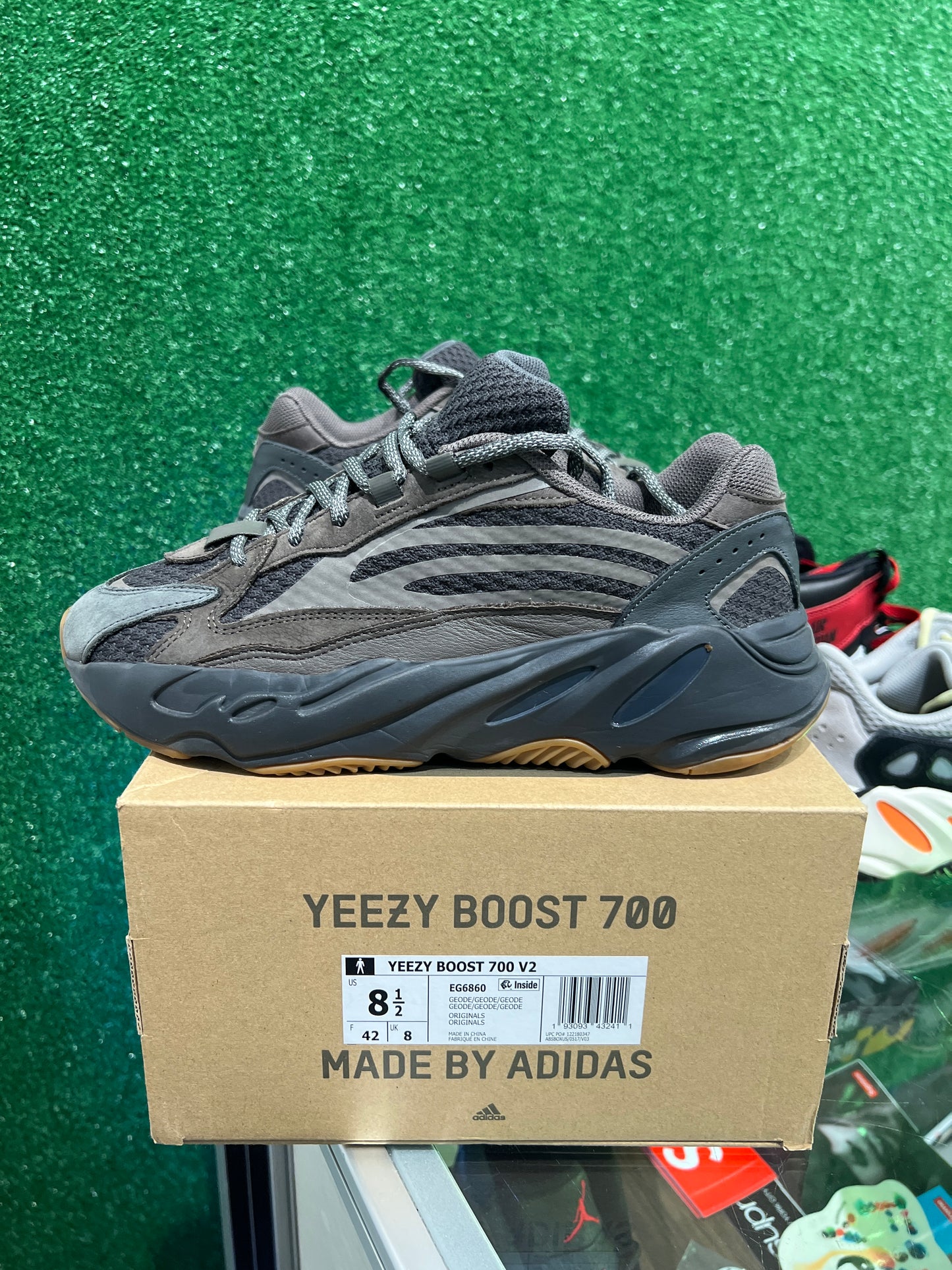 Yeezy 700 V2 Geode (USED)