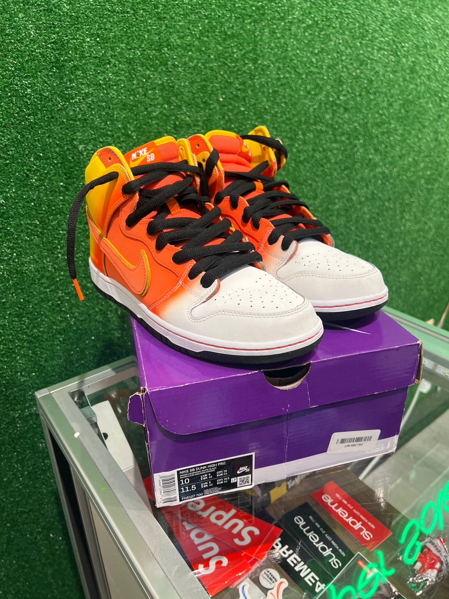 Nike sb dunk high candy corn (USED)