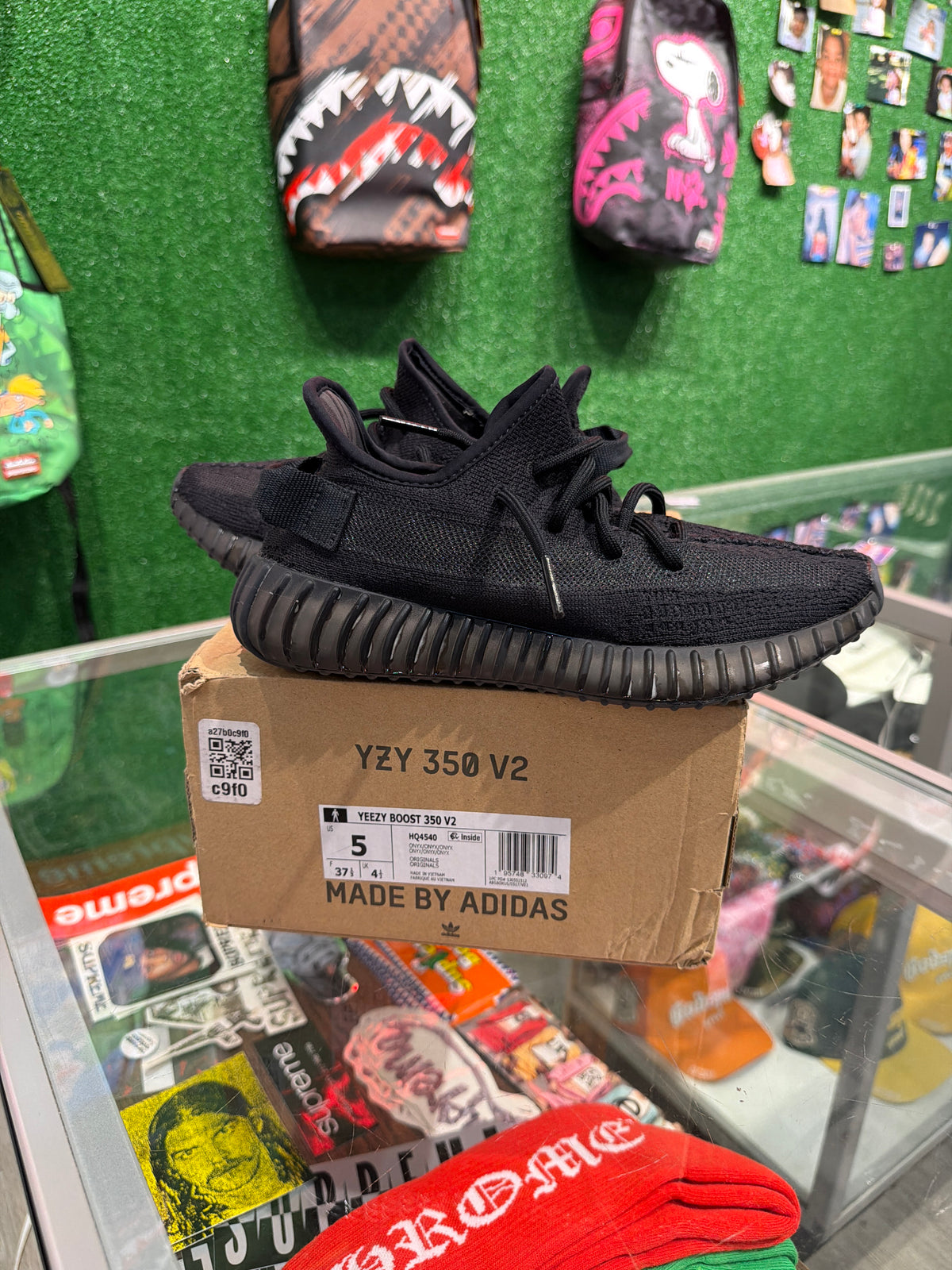 Yeezy 350 Onyx (USED)