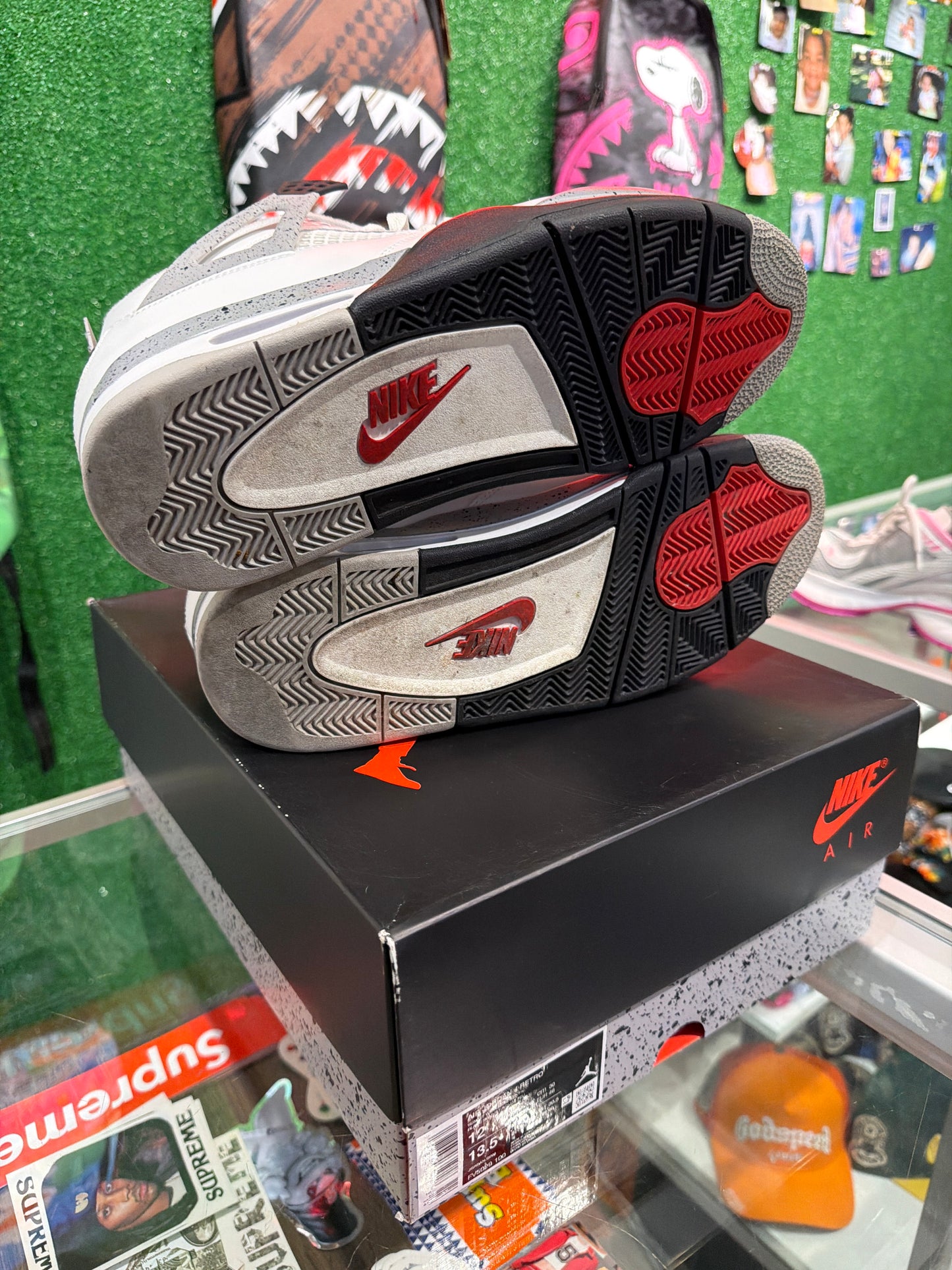 Air Jordan 4 white cement (USED)
