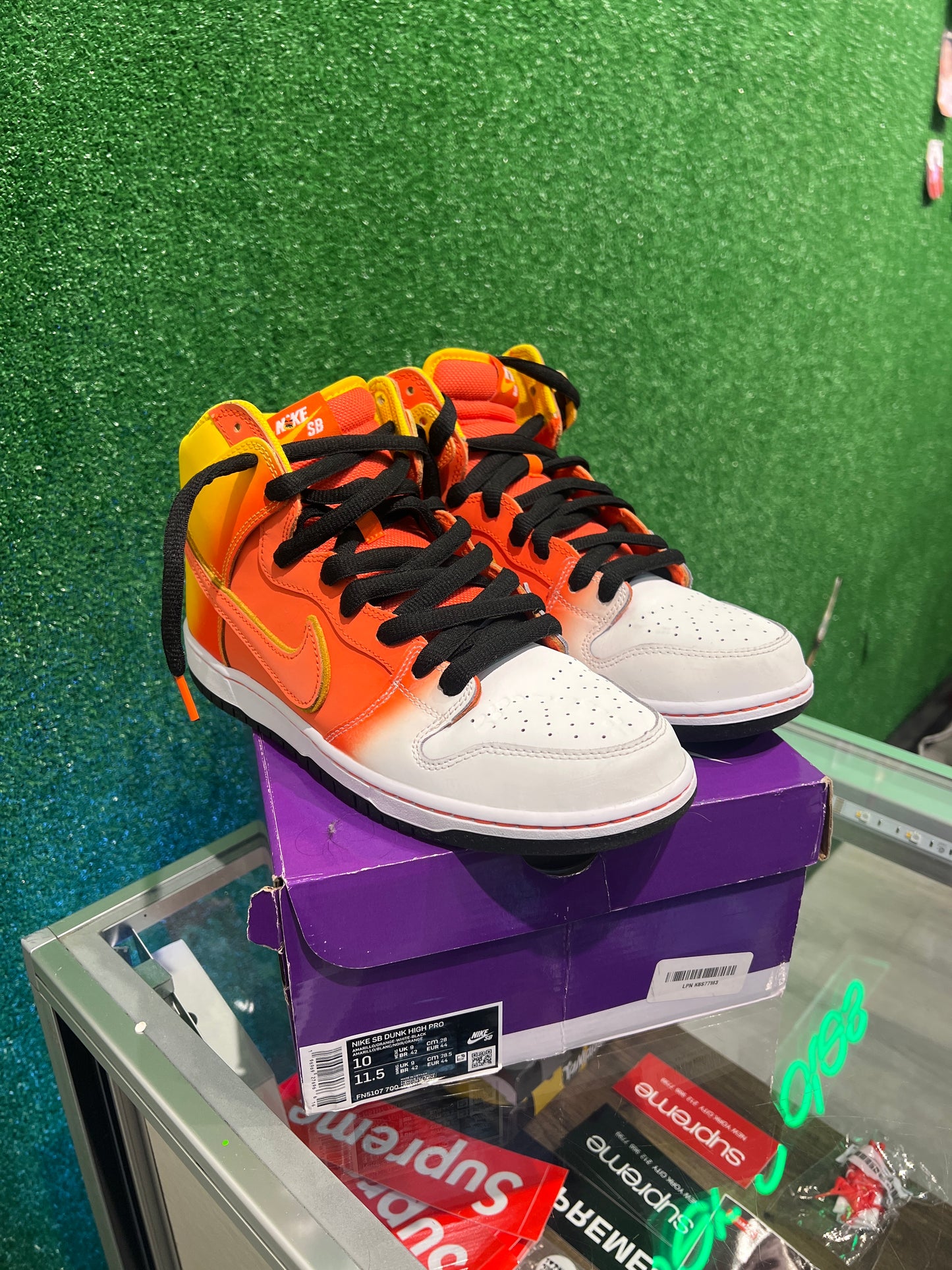 Nike sb dunk high candy corn (USED)