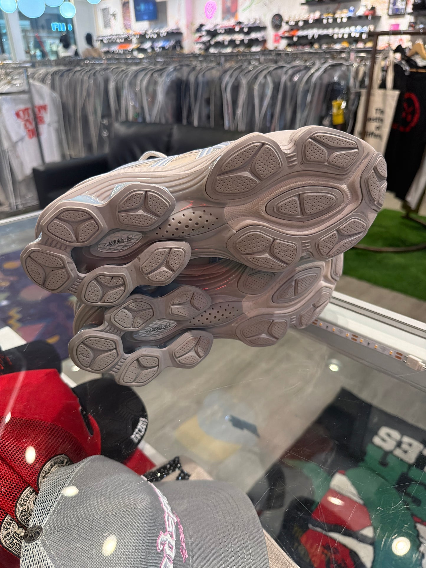 ASICS gel kinetic fluent (USED)