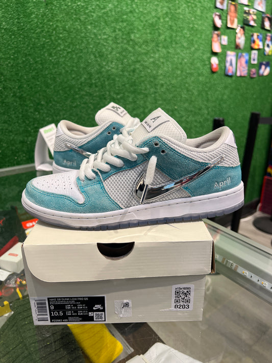 Nike SB Dunk Low  April skateboards (USED)