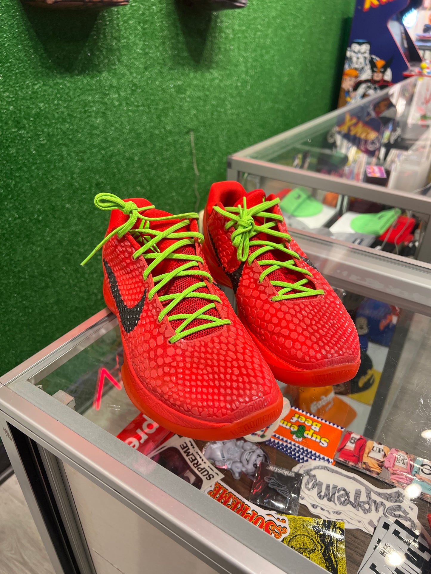 KOBE 6 PROTRO "Reverse Grinch" (USED)