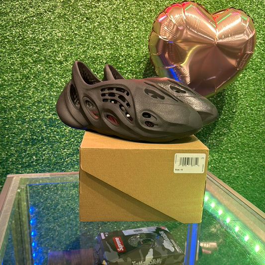 Yeezy Foam Runner Onyx (USED)