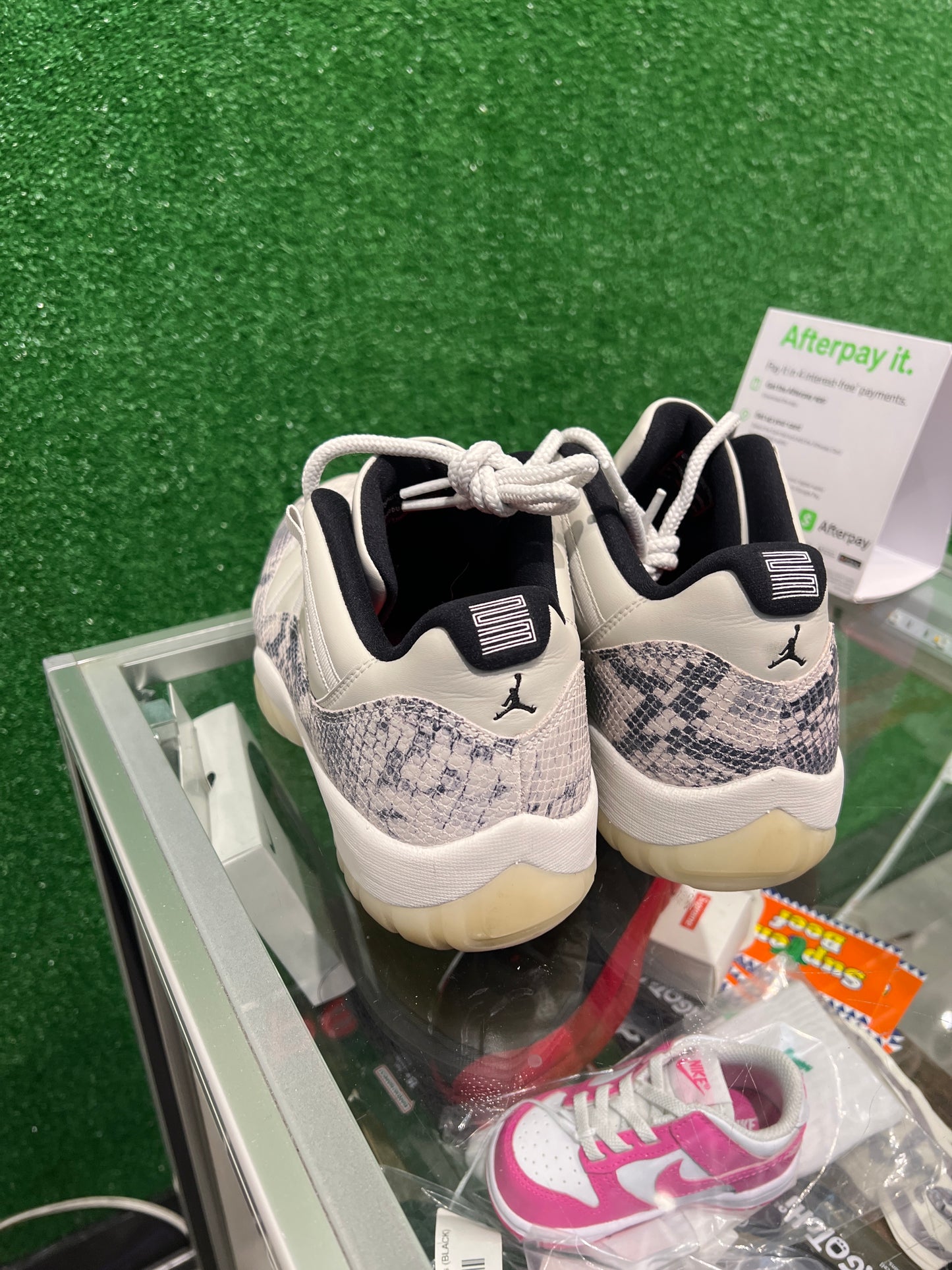 Air Jordan 11 low snakeskin light bone (USED)