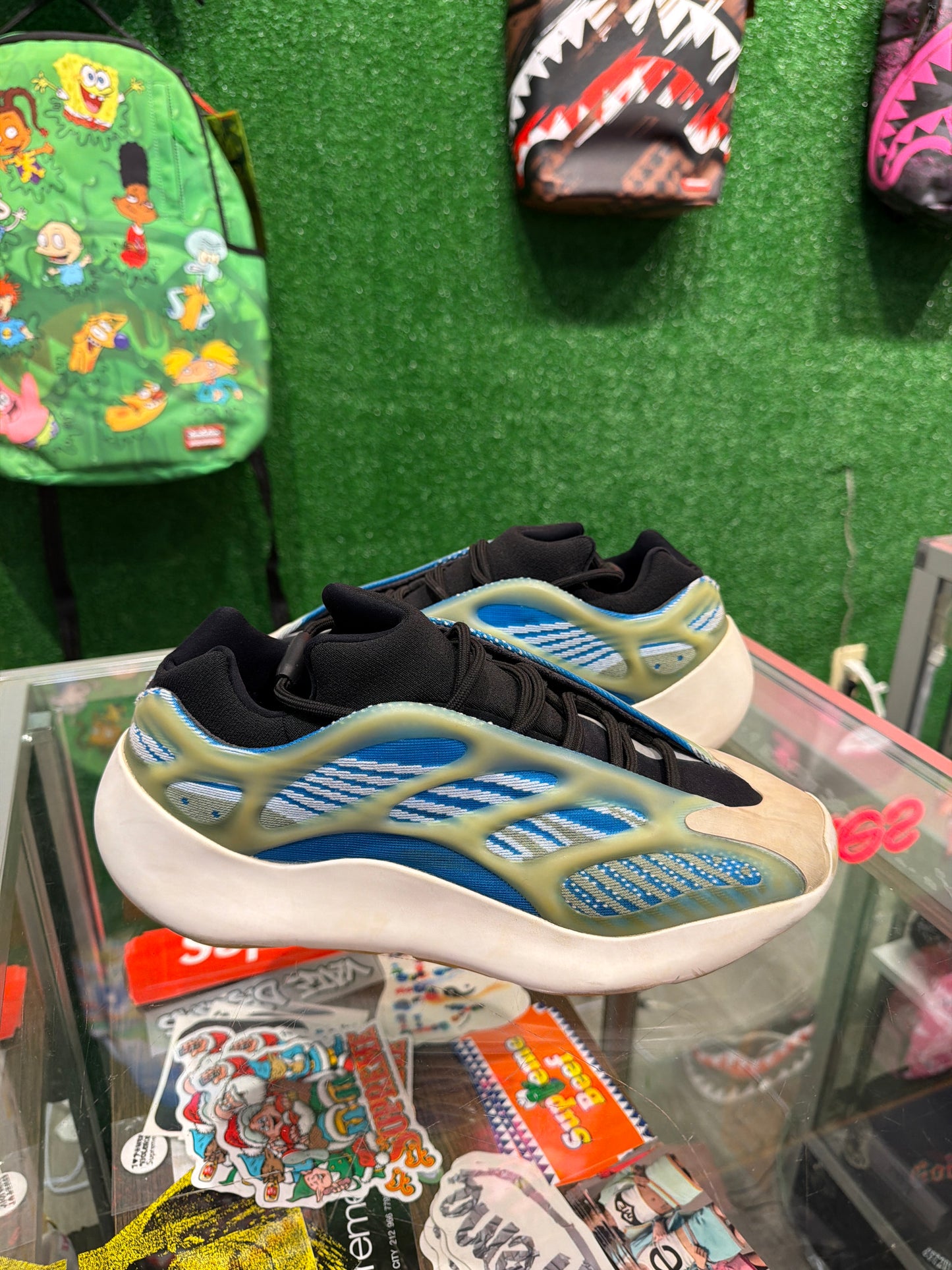Yeezy 700 V3 Azareth (USED)
