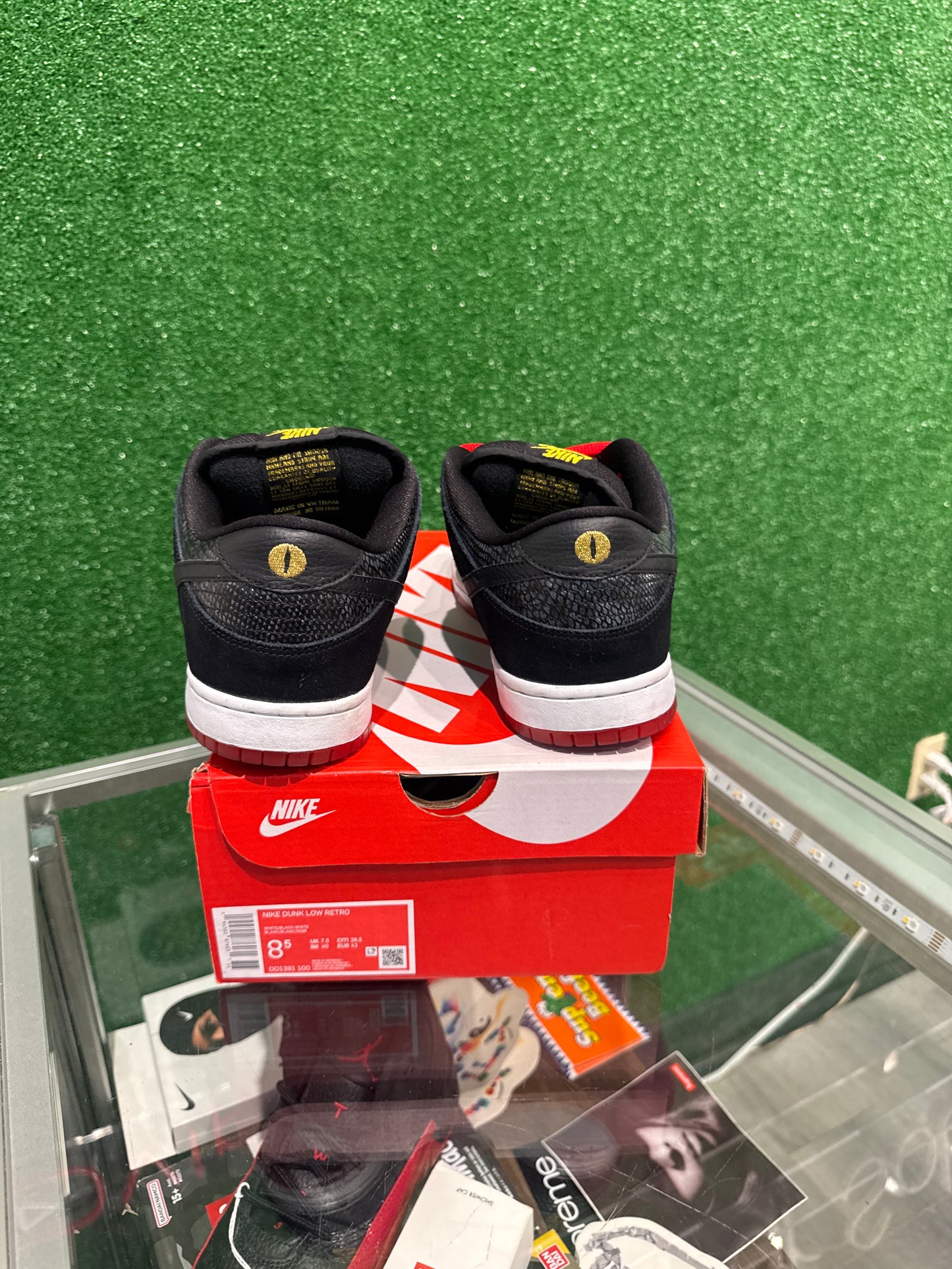 Nike sb dunk low snake eyes (USED)