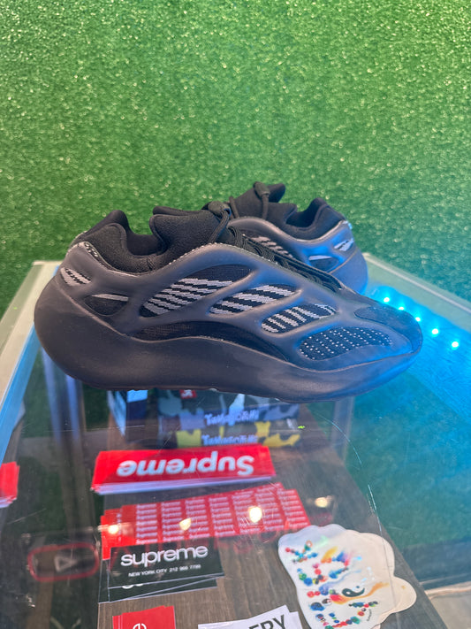 Yeezy 700 V3 Dark Glow  (USED)