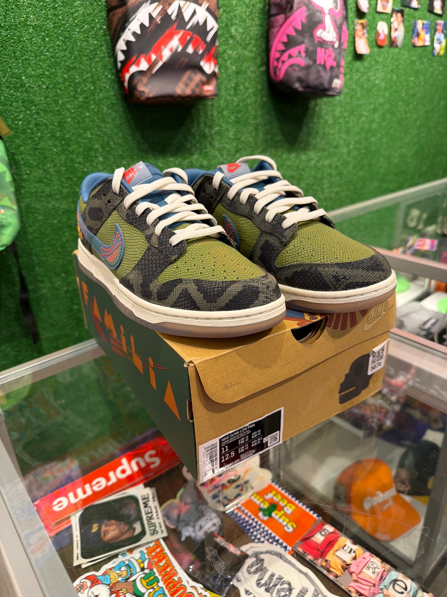 Nike Dunk Low SiEMPRE Familia (USED)