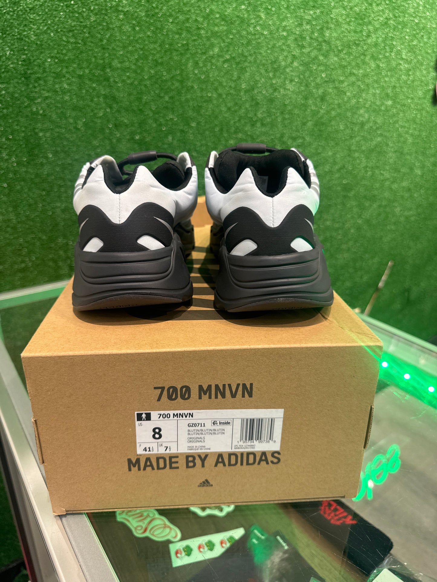 Yeezy 700 mnvn blue tint(USED)