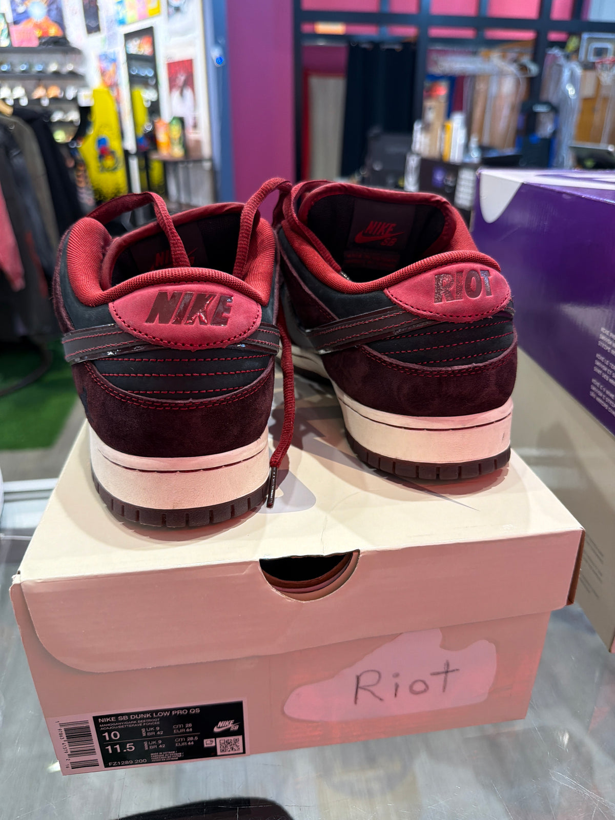 Nike sb dunk low riot skate shop