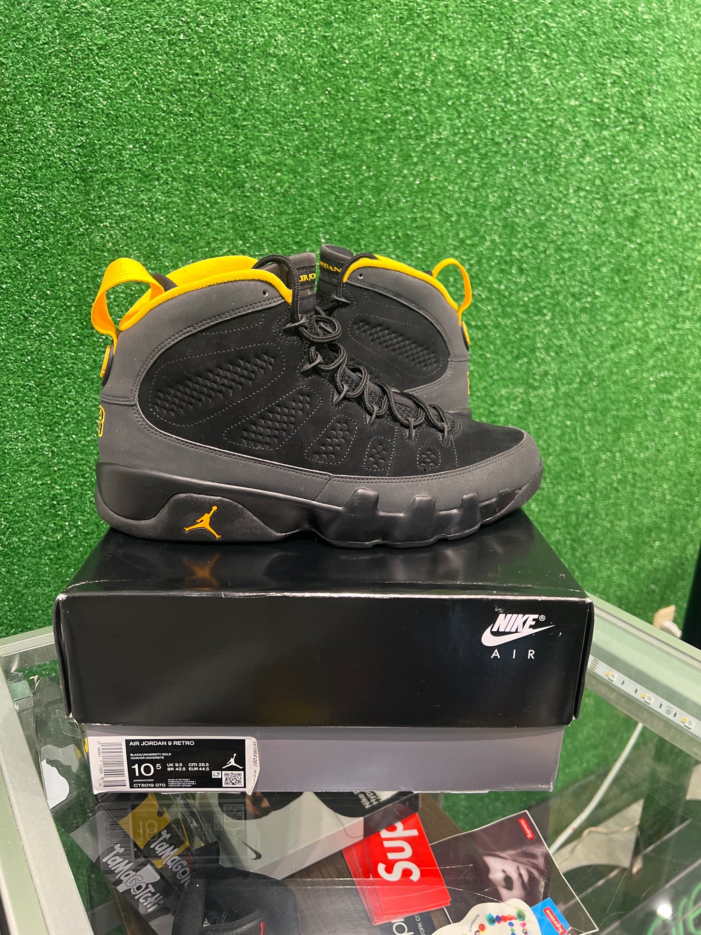 Air Jordan 9 dark charcoal  university gold (USED)