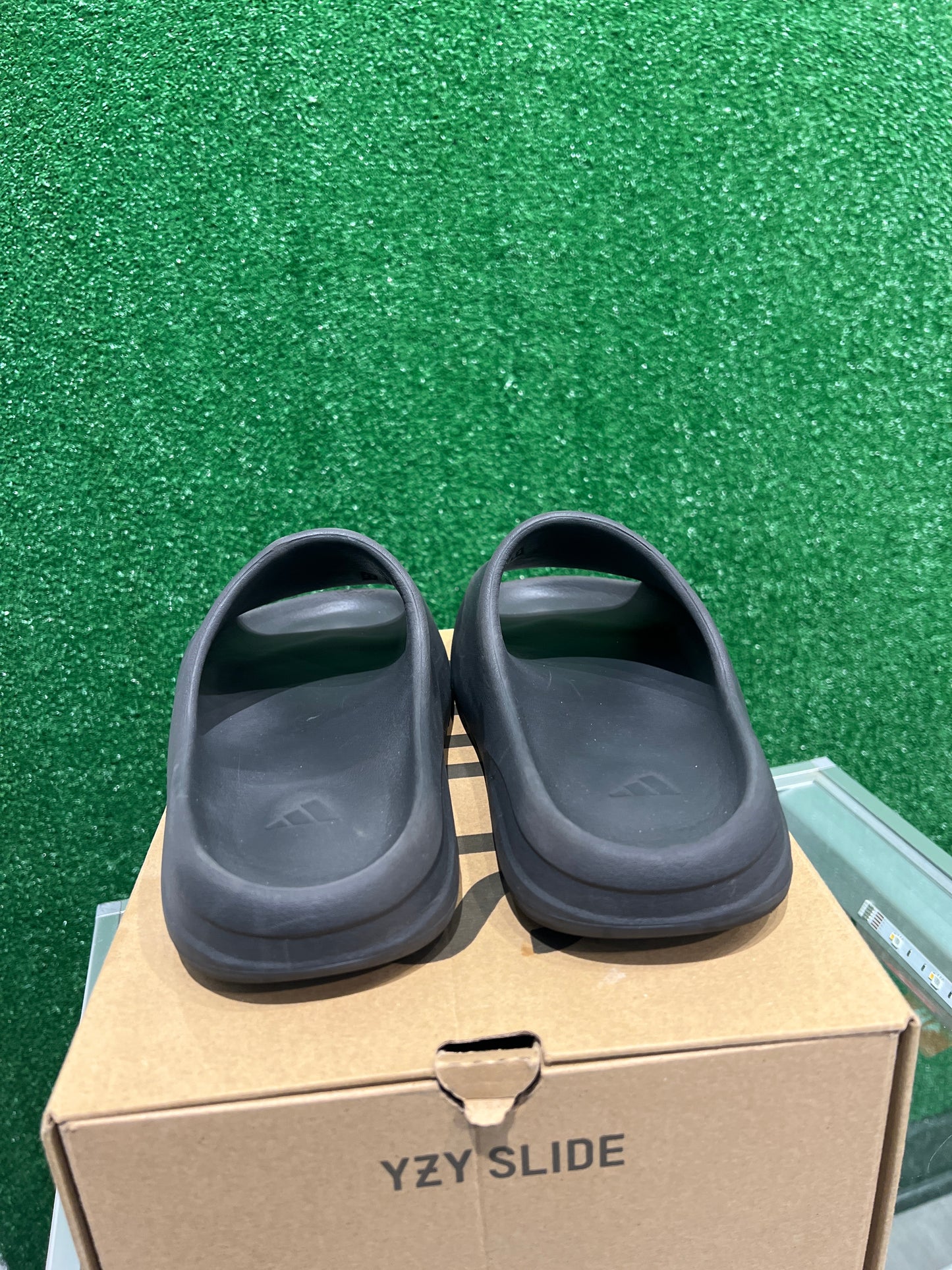 Yeezy Slide Onyx (USED)