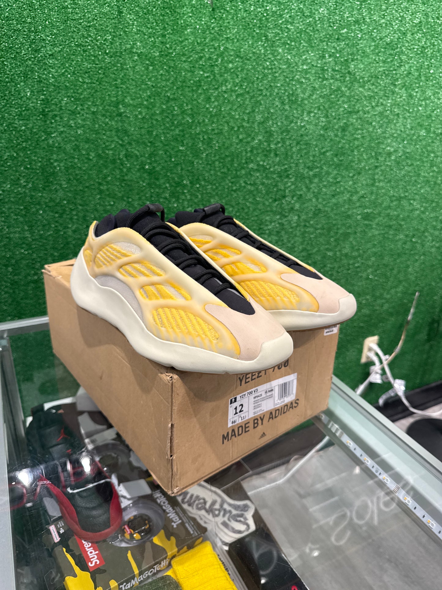 Yeezy 700 V3  mono Safflower (USED)