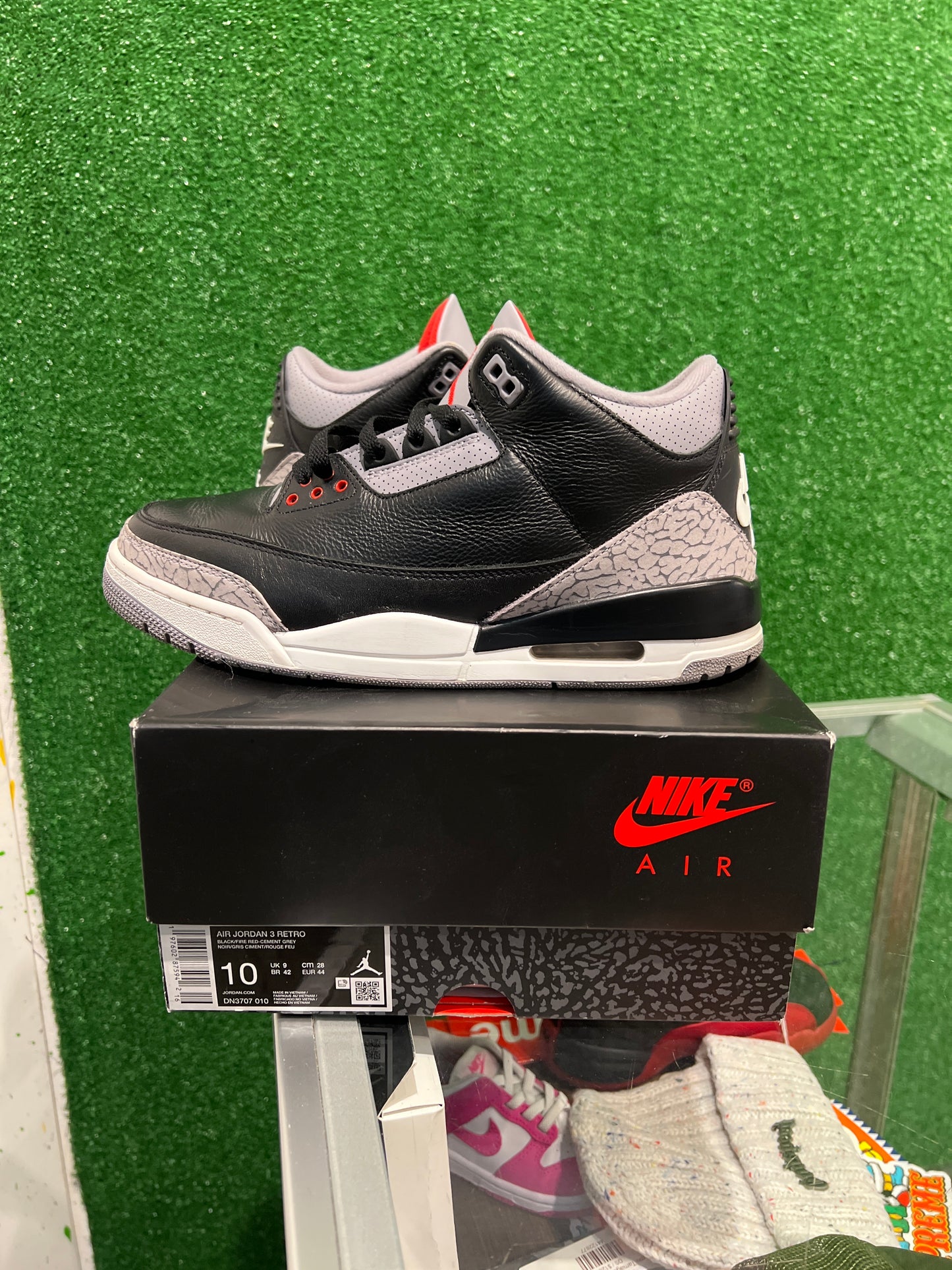 Air Jordan 3 black cement. (USED)