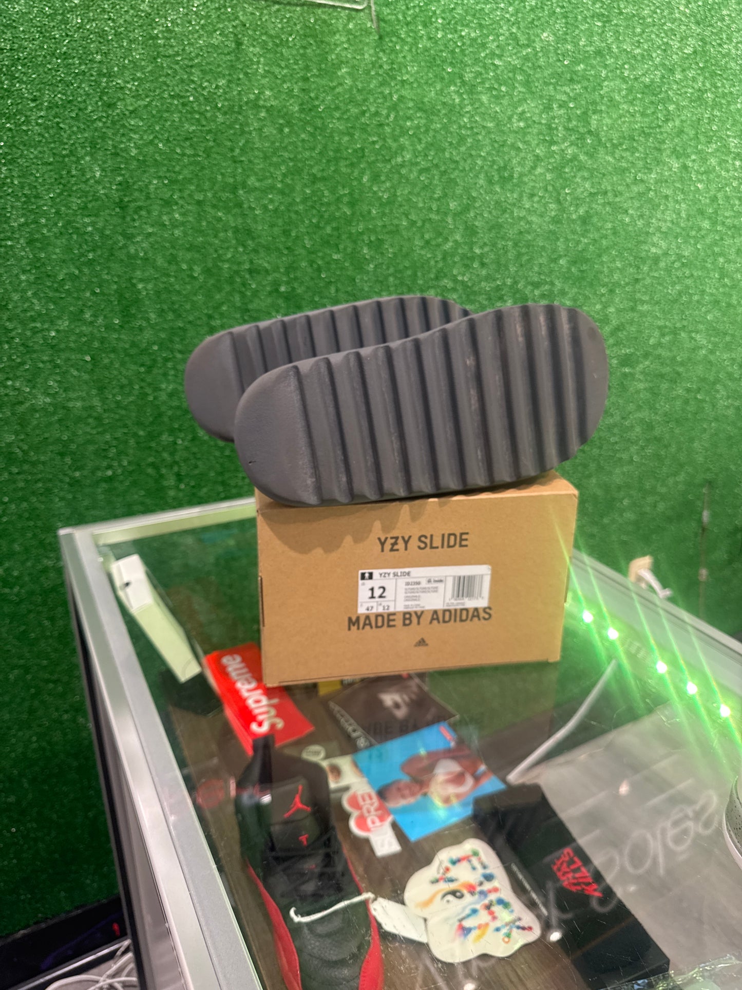 Yeezy Slide Slate Grey (USED)