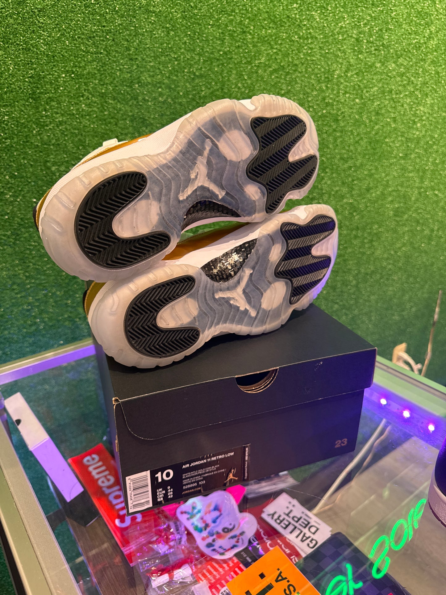 Air Jordan 11 low closing ceremony (USED.)