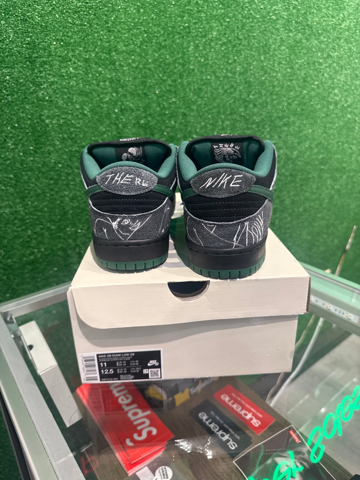 Nike SB Dunk Low There Skateboards (USED)