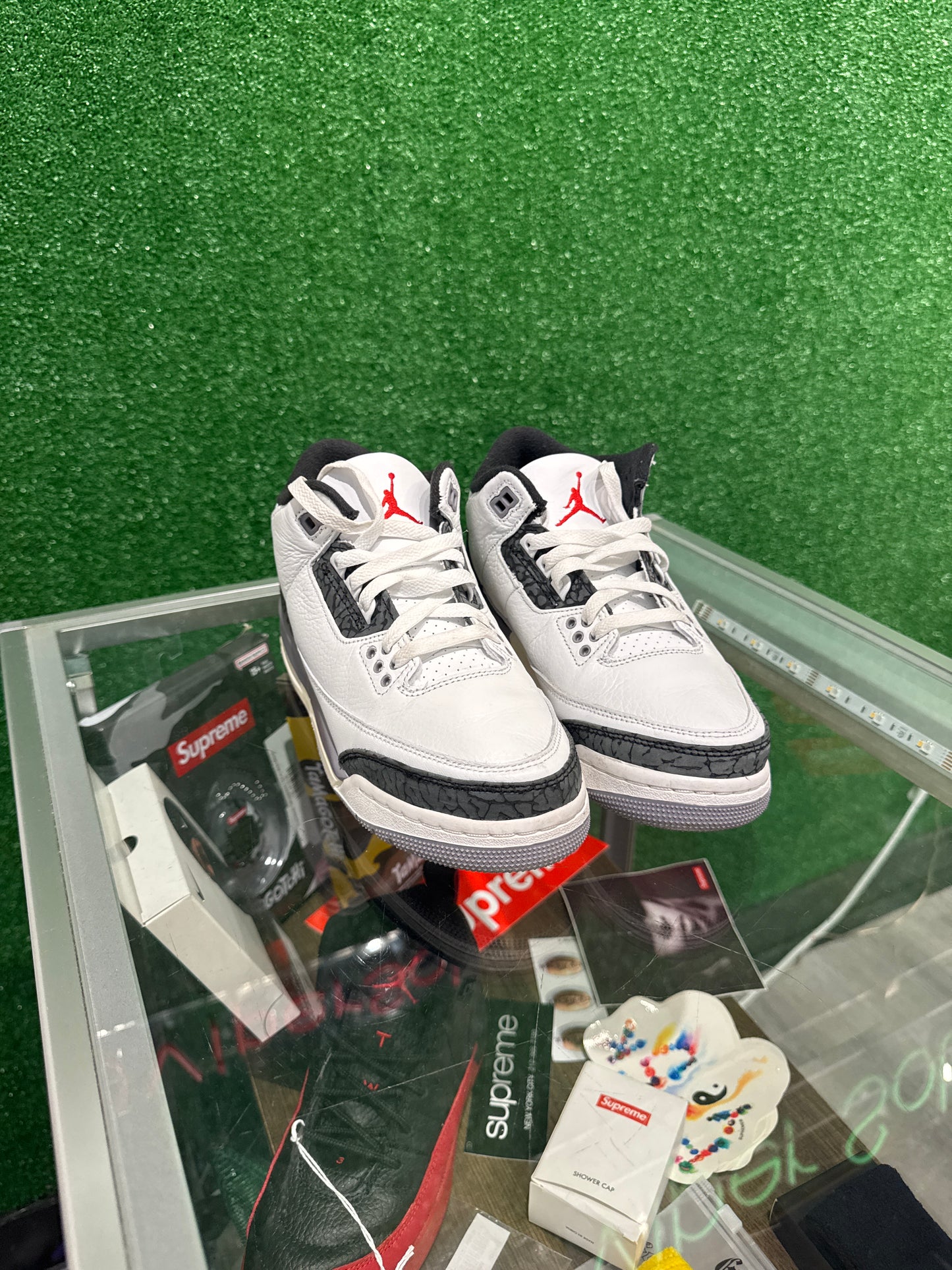 Air Jordan 3 cement grey (USED)