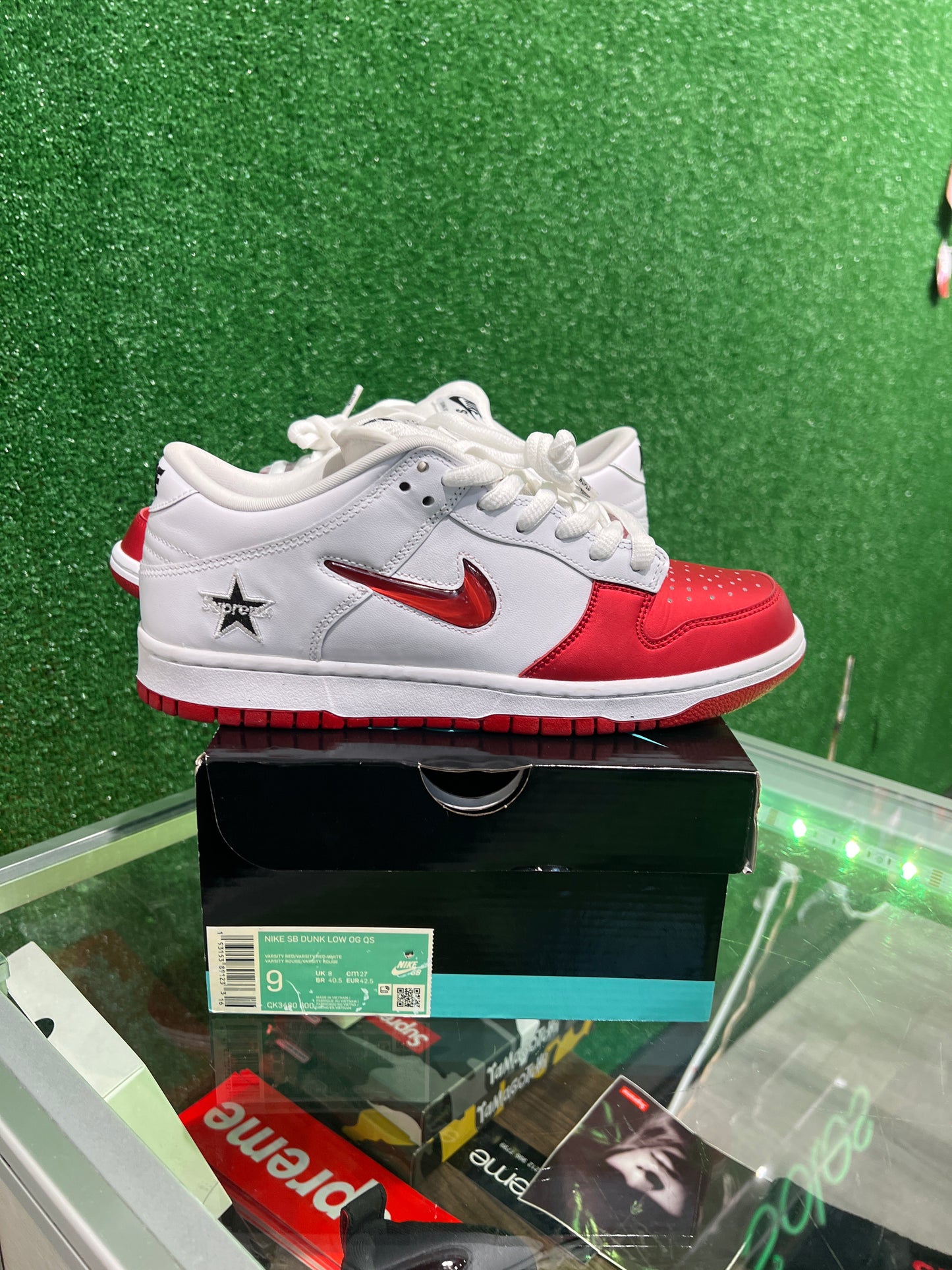 Nike dunk low supreme jewel red swoosh (USED)