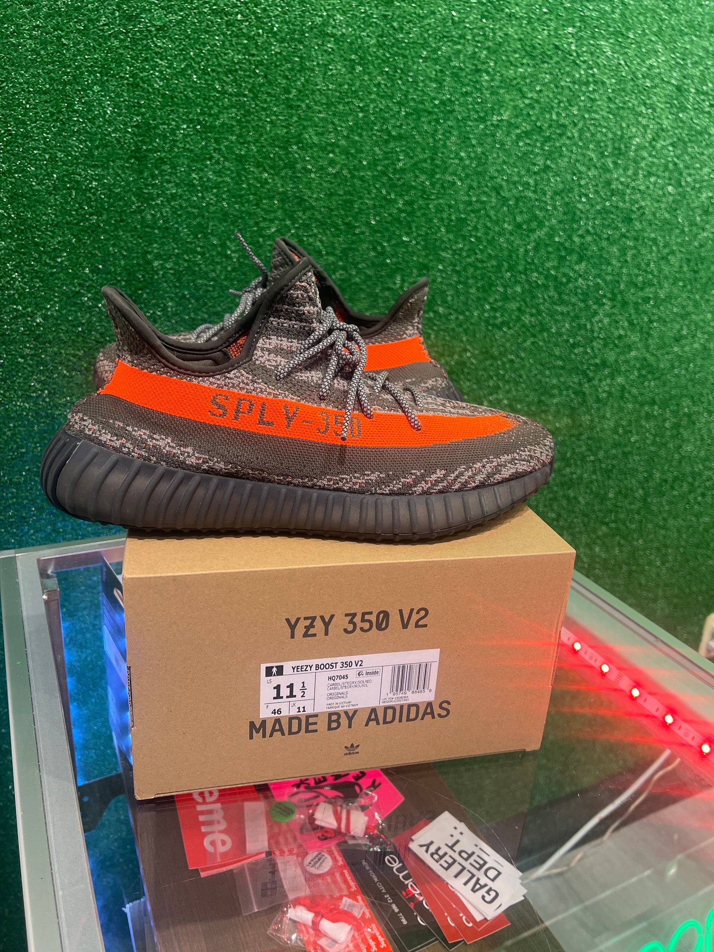 Yeezy 350 Carbon Beluga (USED)