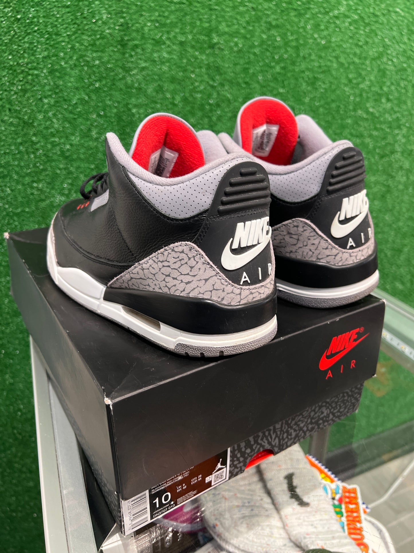 Air Jordan 3 black cement. (USED)