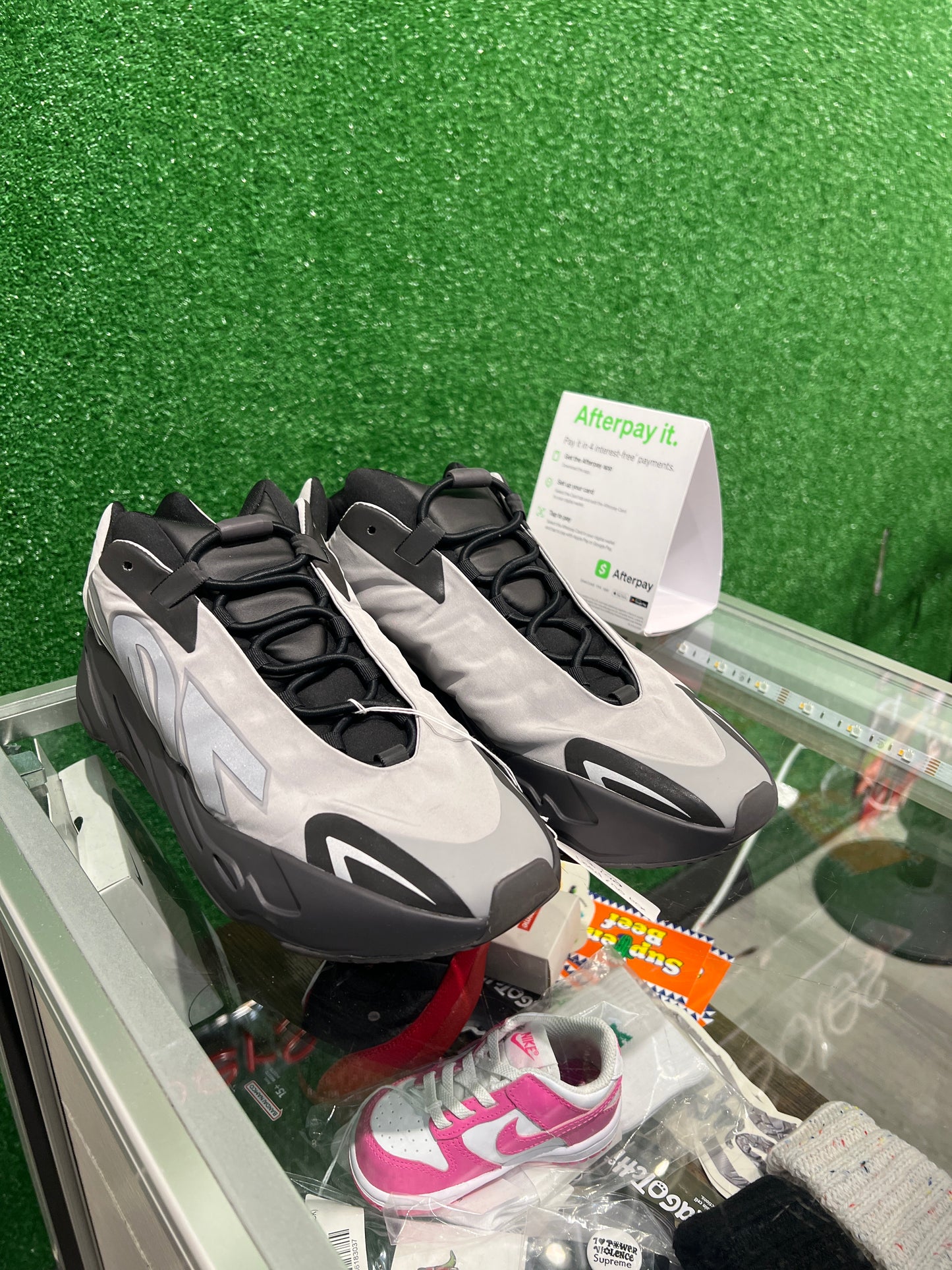Yeezy 700 mnvn metallic (USED)