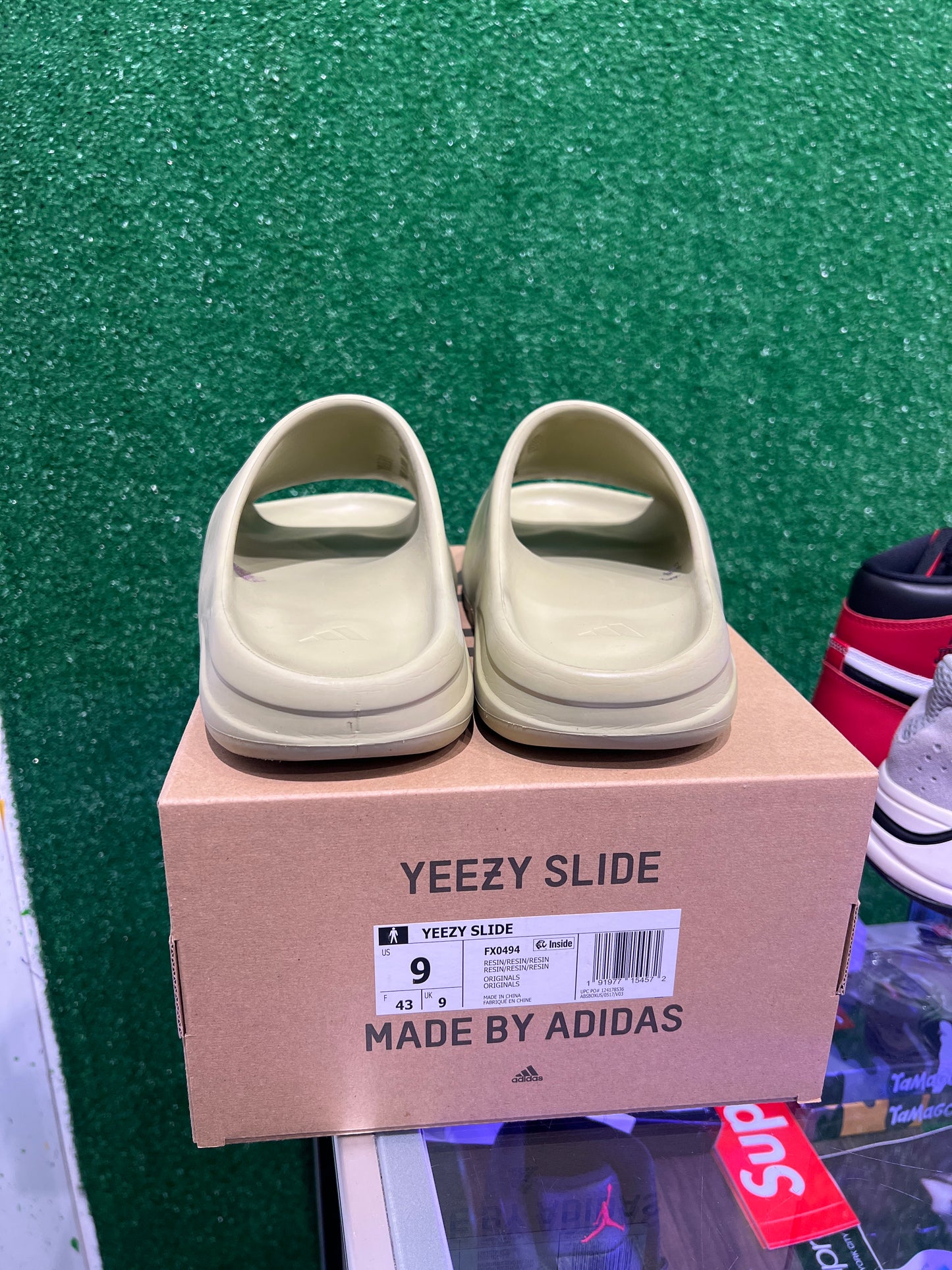 Yeezy Slide Resin (USED)