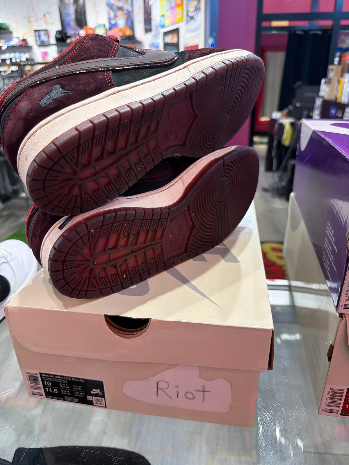 Nike sb dunk low riot skate shop