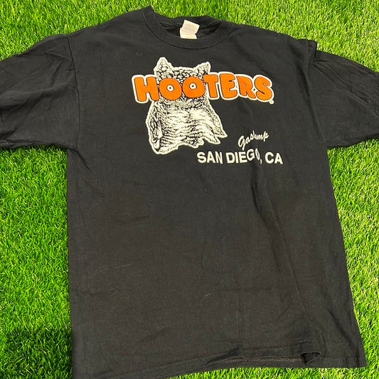 Hooters vintage tee