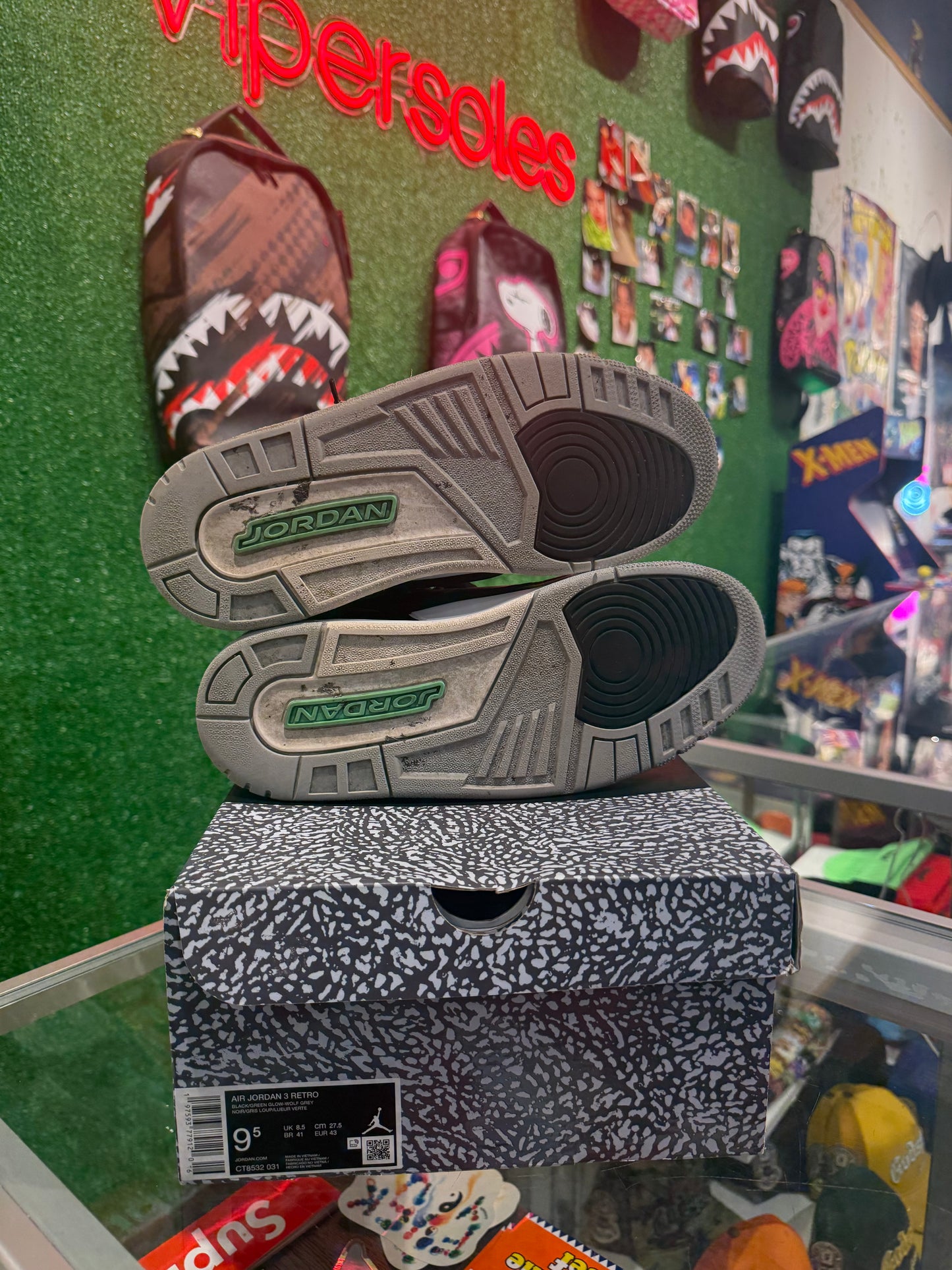 Air Jordan 3 green glow (USED)