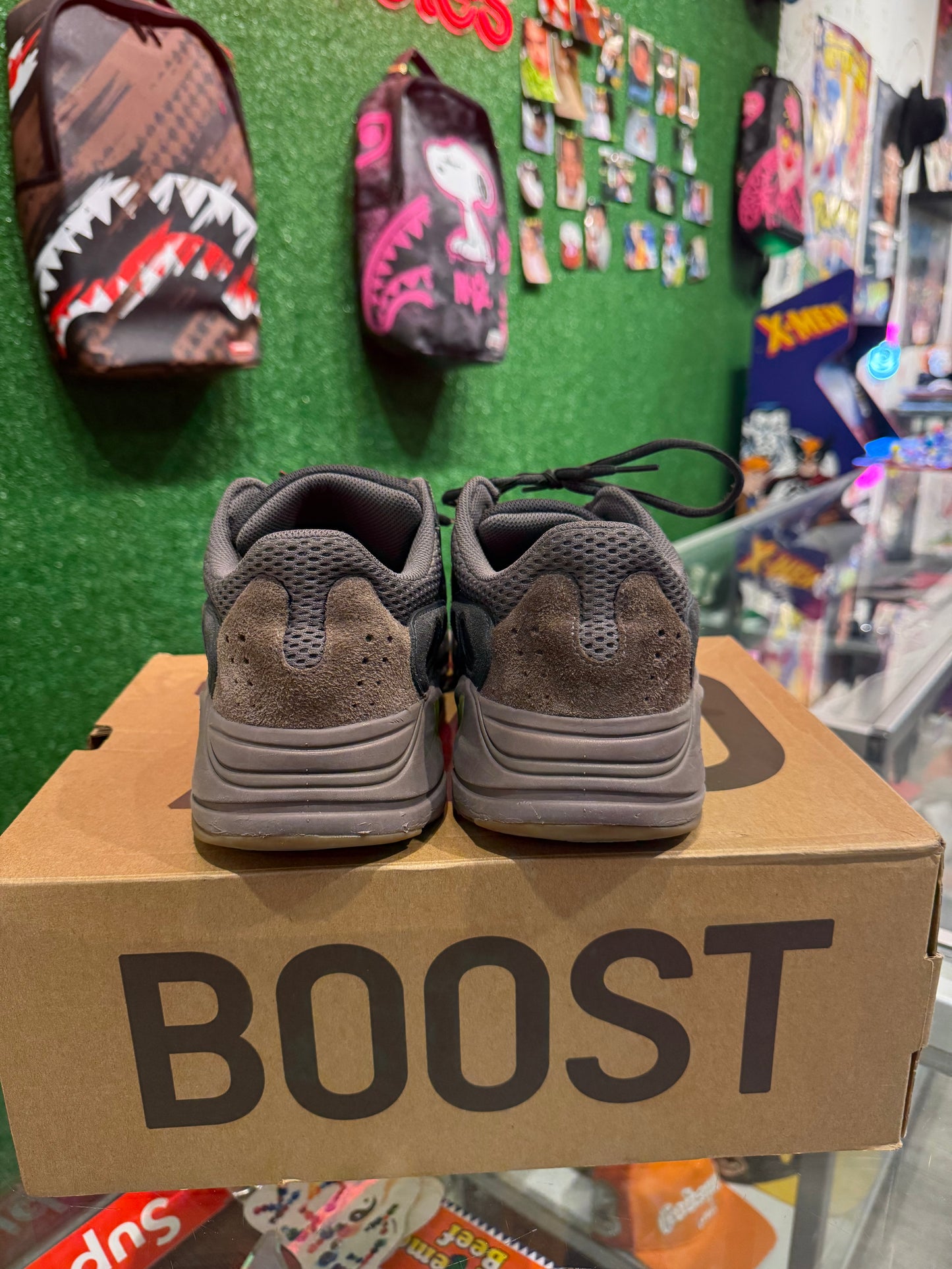 Adidas Yeezy 700 mauve (USED)