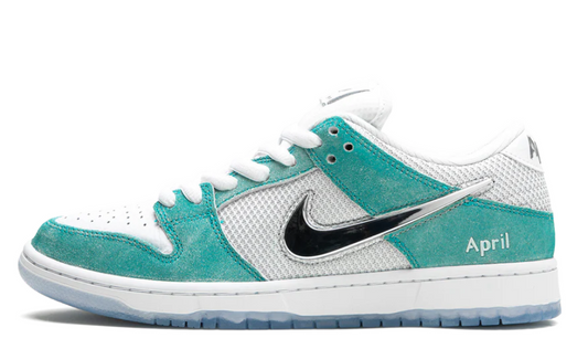 Nike SB Dunk Low  April skateboards (USED)