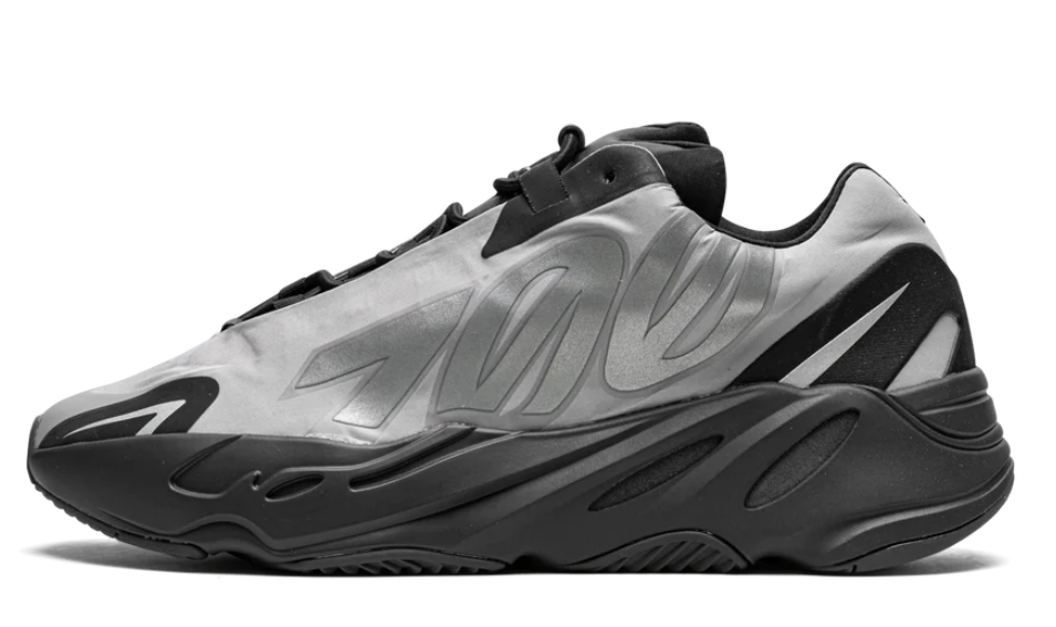 Yeezy 700 mnvn metallic (USED)