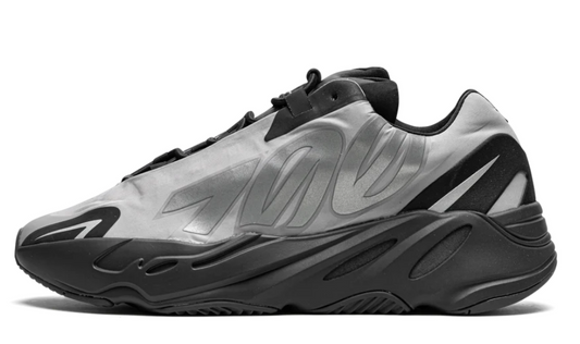 Yeezy 700 mnvn metallic (USED)