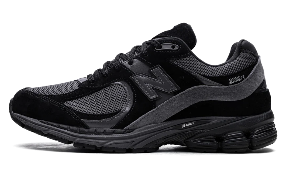 New balance  2002r black dark grey (USED)