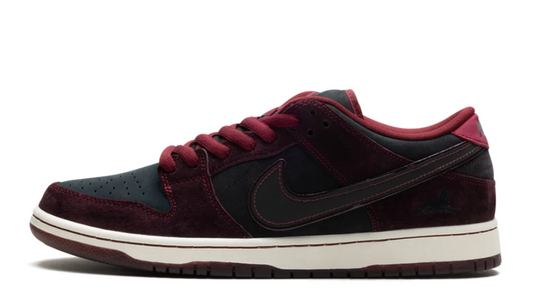Nike sb dunk low riot skate shop (USED)