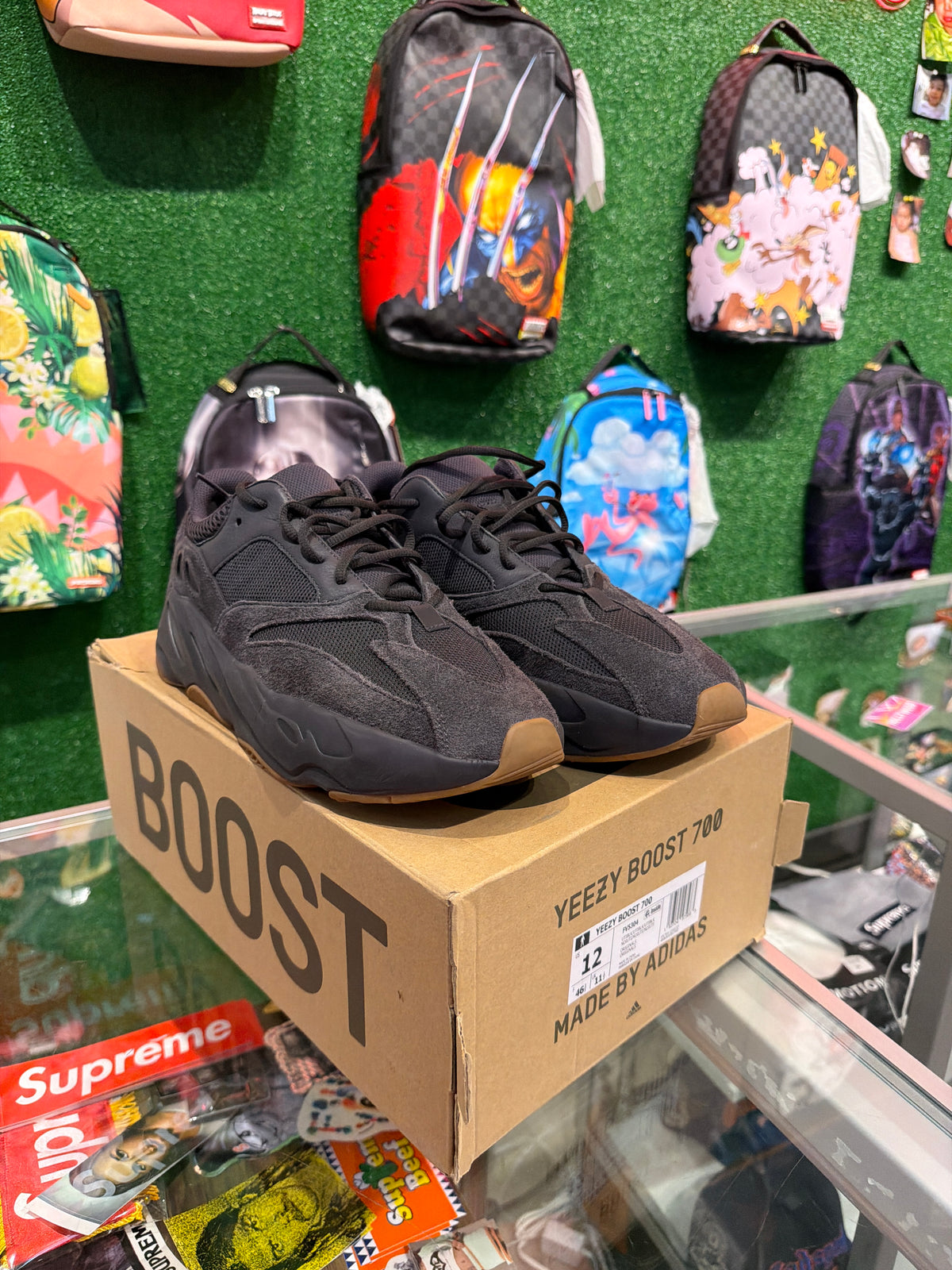 Yeezy 700 Utility Black (USED)